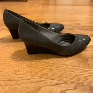 NWOT LifeStride Memory Foam Wedges Sz 8